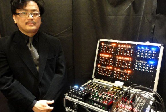 Shin Arakawa mit seinem REON Modularsystem