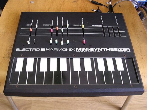 Electro Harmonix Mini Synthesizer