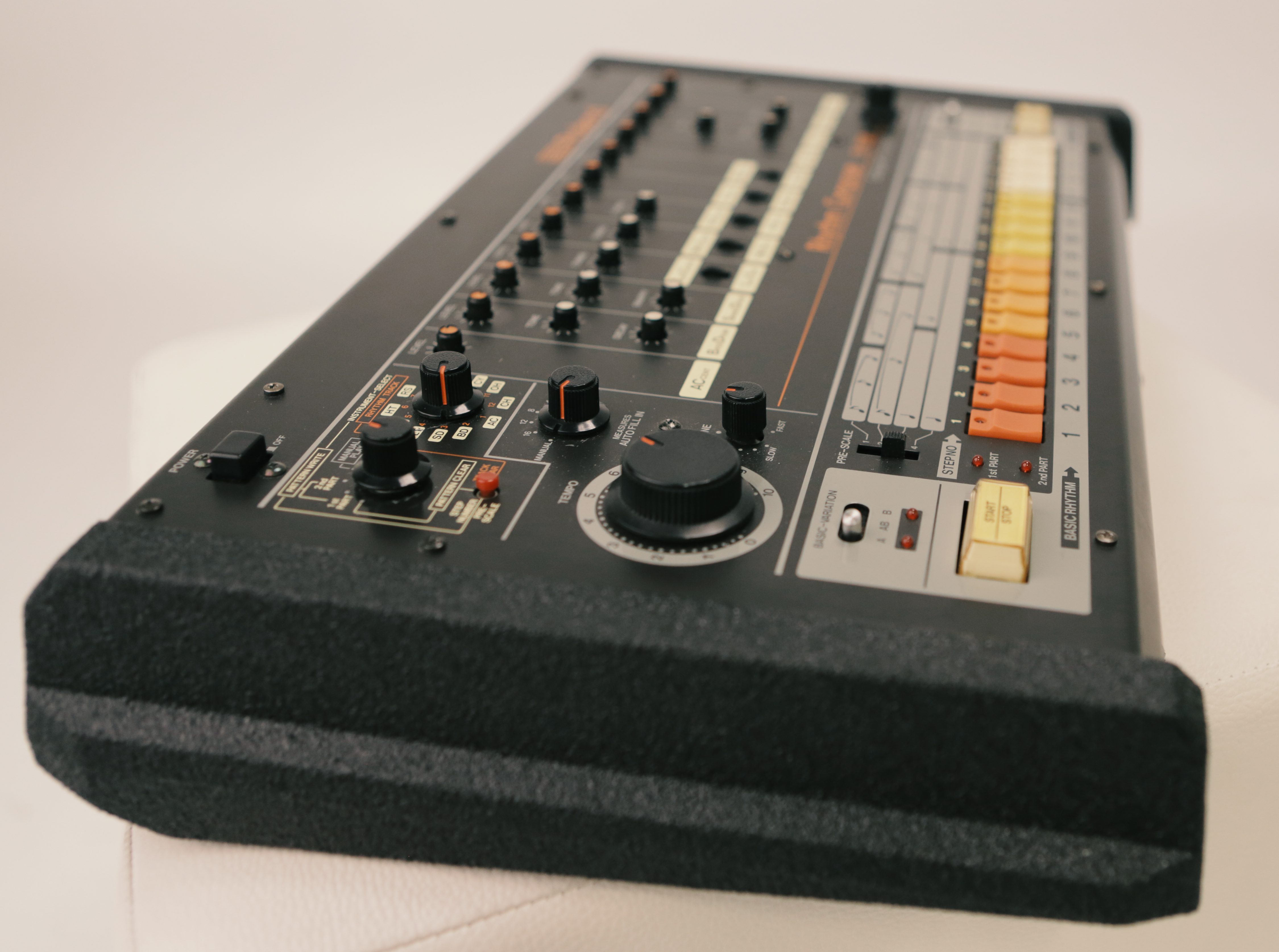 Black Box: Roland TR-808, Analog-Drumcomputer