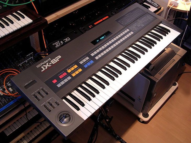 Der Roland JX-8P im Studio