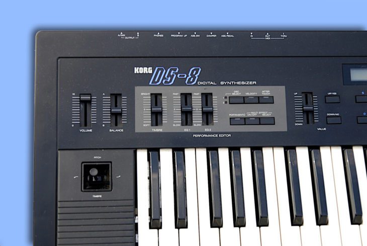 Korg DS-8 und Korg 707 FM-Synthesizer Bedienpanel