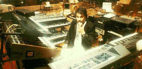 Vangelis in seiner Keyboard-Burg (Setup für das Direct Album)