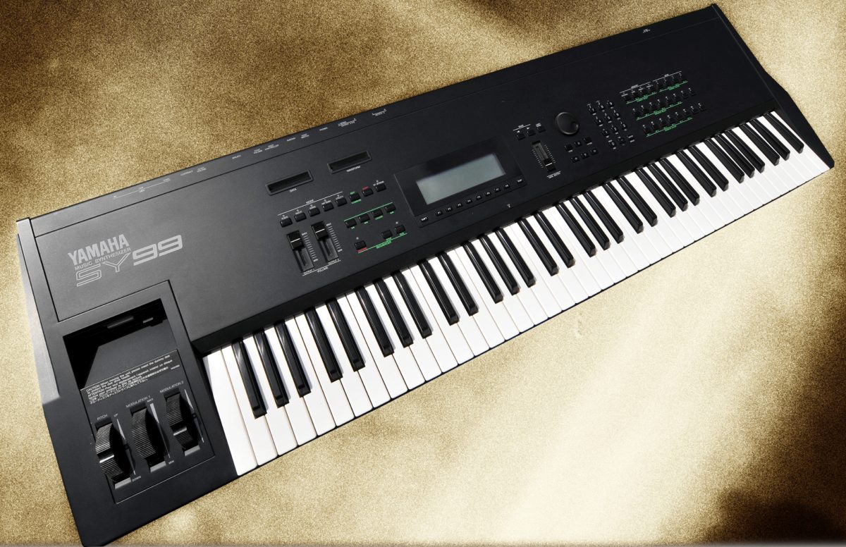 Yamaha SY99 FM Synthesizer Gesamtansicht