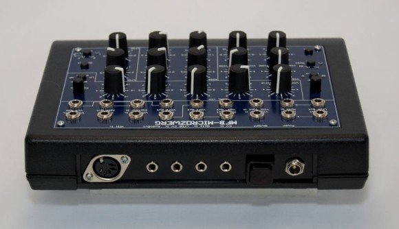 MIDI-In, Audio-Out, LFO-CV und CV/Gate-Anschlüsse auf der Rückseite