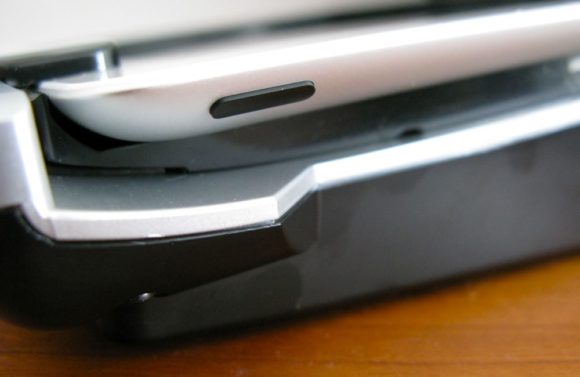 Die neue Generation: iPad 2 passt dank Adapter auch rein