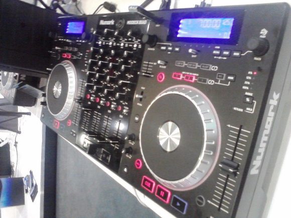 Numark - MixDeck Quad - Standalone DJ-System/Controller