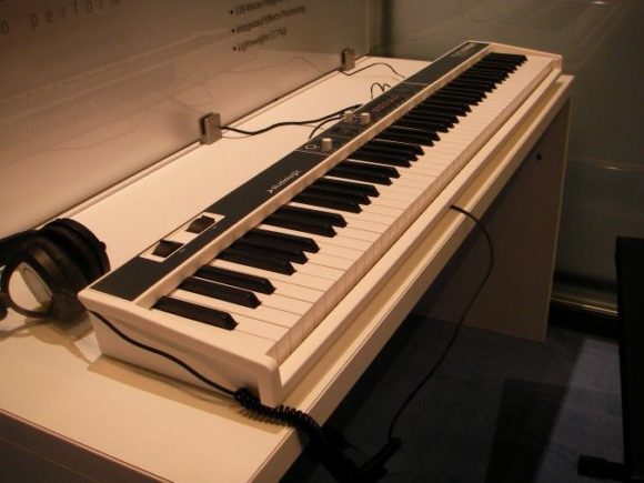 Wiegt gerade mal 7 Kilo: Das Studiologic Numa Compact Stage Piano