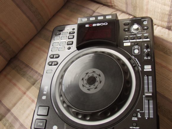 Nichts für Sofa DJs - Denon SC2900