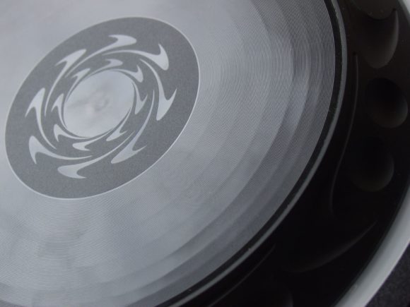 Echtes Vinyl als Oberfläche des Jog-Wheels