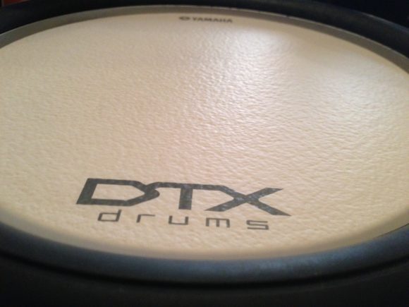 --Das SnarePad des Yamaha DTX700K Compact E-Drum Set---