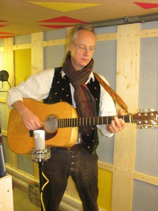 Erik Berthold an der Gitarre und "Speaking-Special".