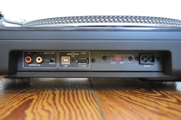 Die Rückseite des RP-8000. Der Unterschied zum RP-7000: Bei diesem fehlen die USB-Ports.