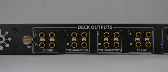 Die Deck Outputs, hier kann der DJ sein Signal abgreifen.