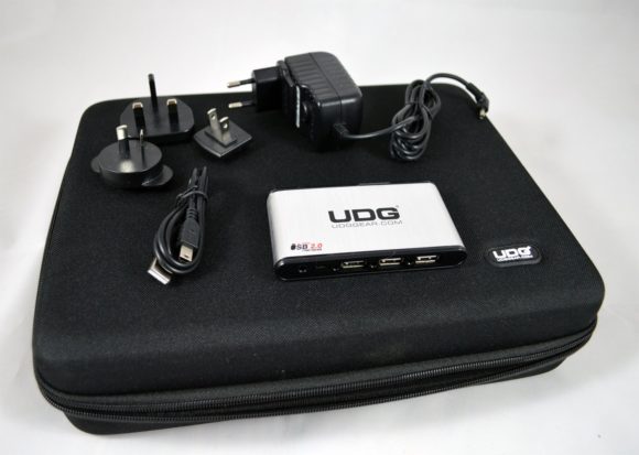 Der Lieferumfang, Case,USB-HUB und Kabel