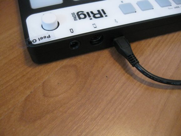 Neben USB-Verbindungen erlaubt der Controller auch den direkten Lightning-Anschluss.