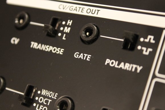 Die Polarität des Gates ist direkt am Gerät verstellbar.