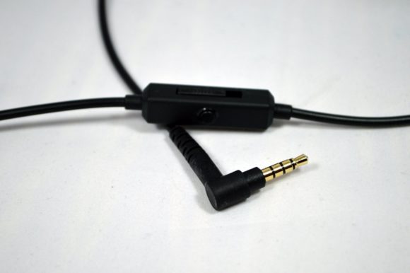 Mikrofon und Fernbedienung im zweiten Kabel für den täglichen Gebrauch