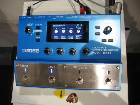 Boss-SY-300-Guitar-Synthie-Pedal
