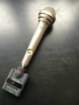 Tascam DR-10X - mit AKG Mikrofon