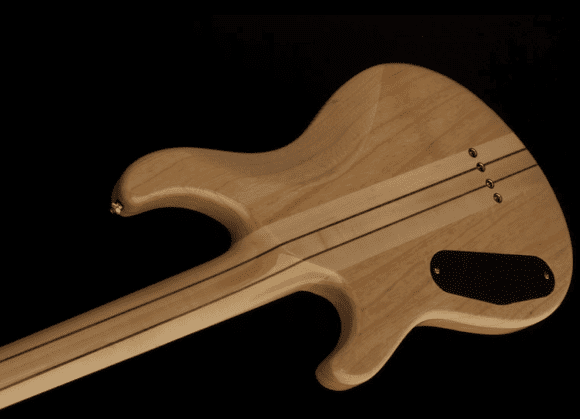Perfekt in Holzarbeiten und Lackierung: der durchgehende Hals des PRS SE Kingfisher Bass