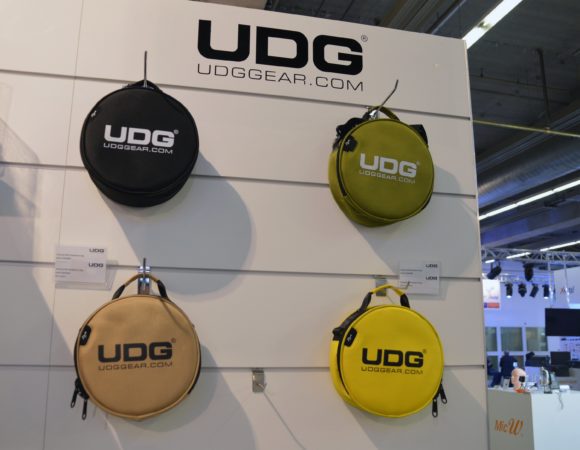 Perfekt für den Transport, perfekt für den Alltag und dabei noch mit freier Farbwahl - die neuen Digi Headphone Bags können überzeugen