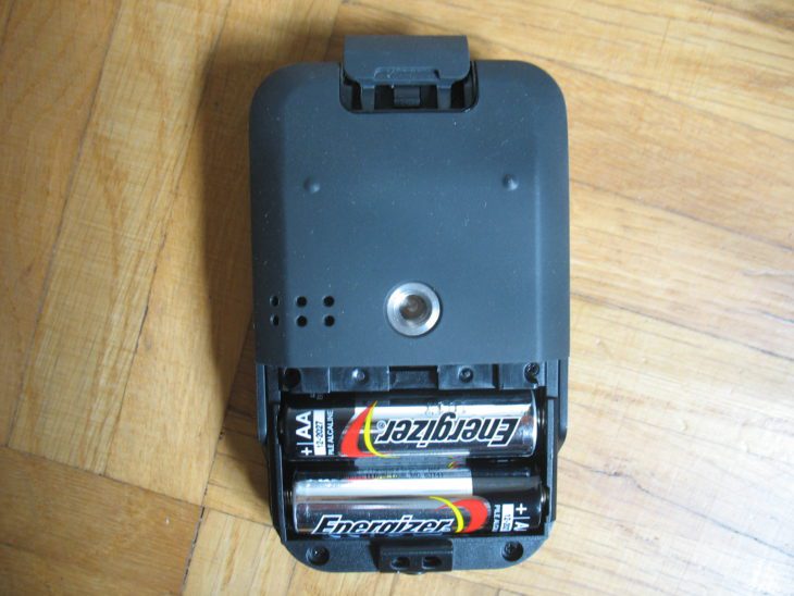 R-07 Rückseite, Gweinde zur Montage, Batteriefach und micro SDcard slot