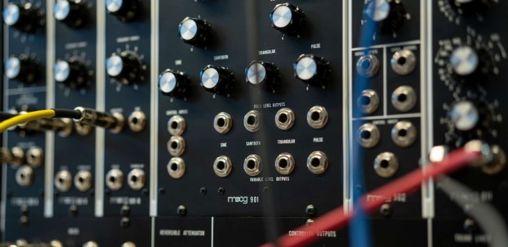 moog model 10 modular synthesizer