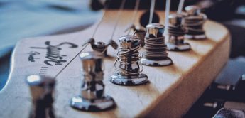 Workshop: Gitarrensaiten wechseln leicht gemacht