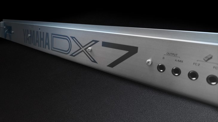 Die Anschlüsse des Yamaha DX7II Centennial