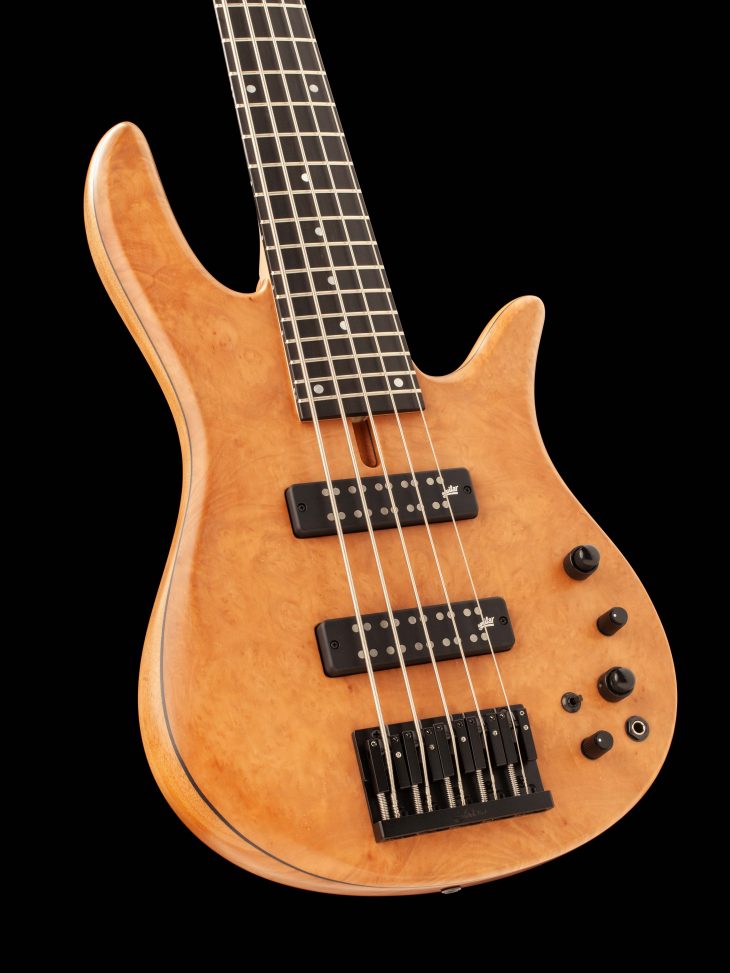Feature: Fodera Emporer Standard 6 & Monarch Standard 5, Bassgitarre