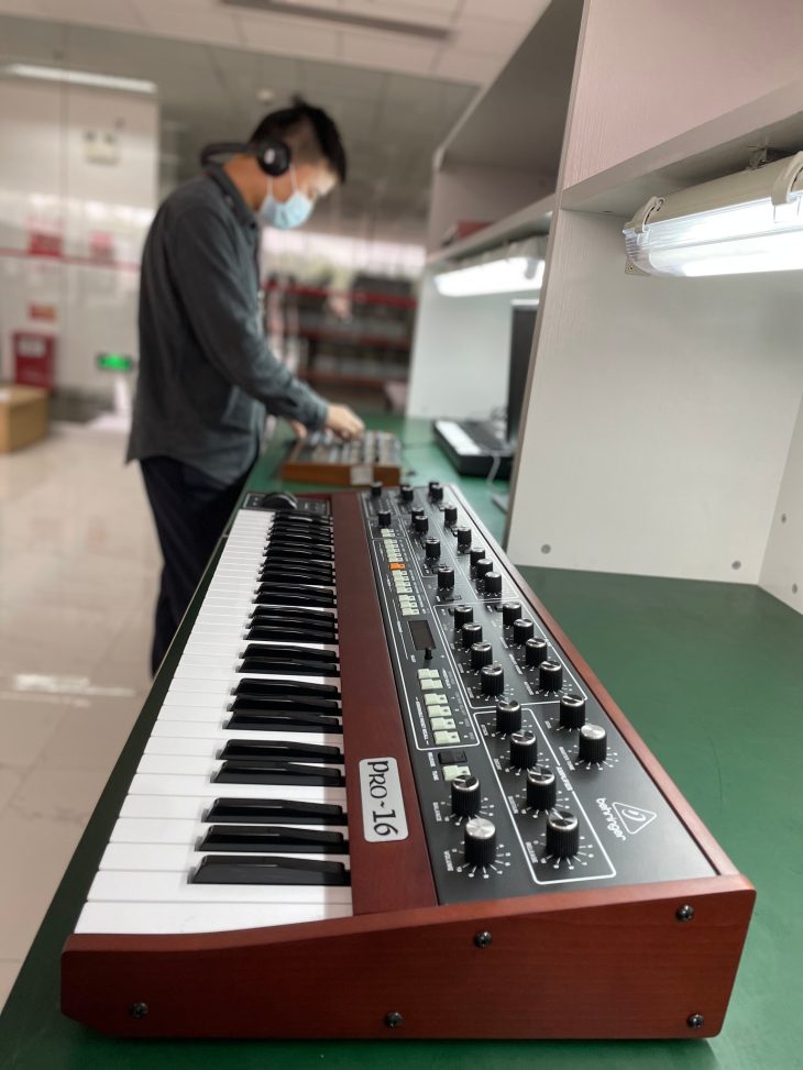 behringer pro-16 synthesizer prototyp