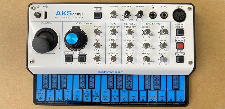 behringer aks mini synthesizer new