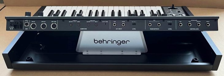 behringer ms-5 synthesizer roland sh-5 rear