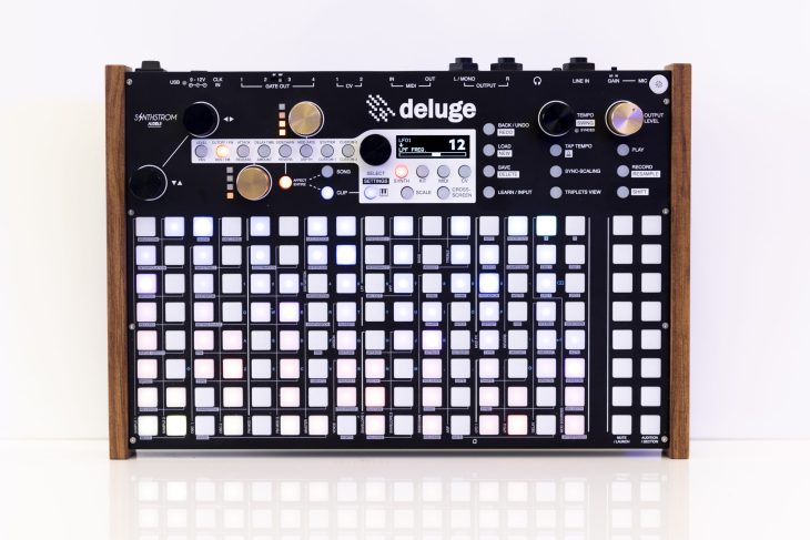 synthstrom delude oled display 2