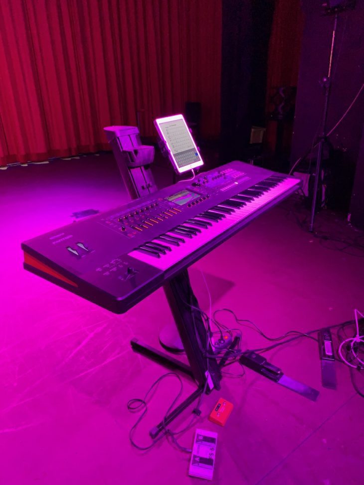 tablet smartphone halterung musiker bühne theater keyboard