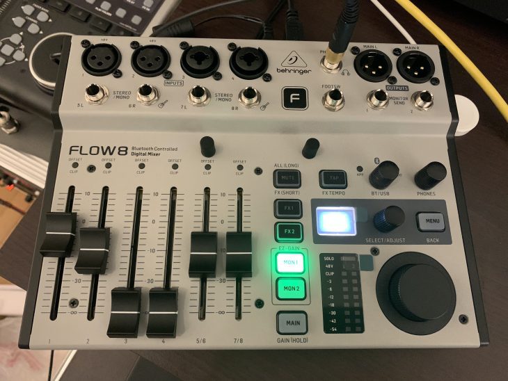 Behringer FLOW 8 Digital Mixer für Stage & Studio
