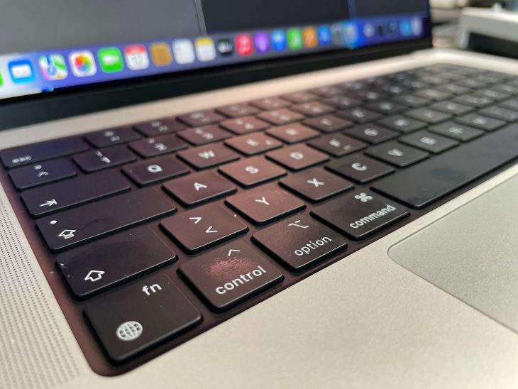 Apple_MacBook_AirPods_Tastatur