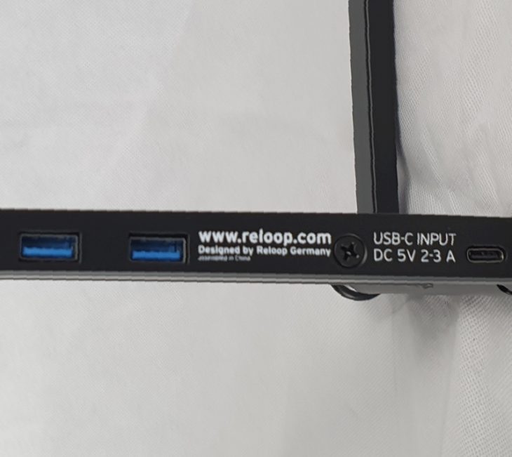 Detailansicht: USB-Anschlüsse und Verbindungen