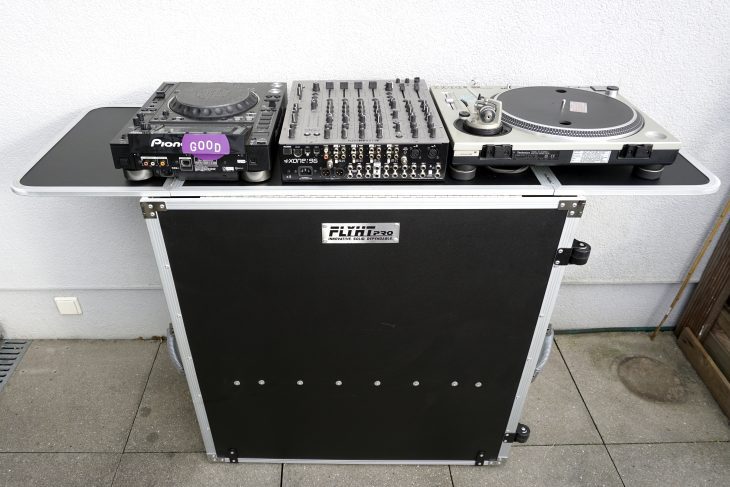 Flyht Pro Case Info Desk DJ Table