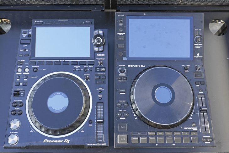 Pioneer CDJ-3000 vs. Denon DJ SC6000Prime