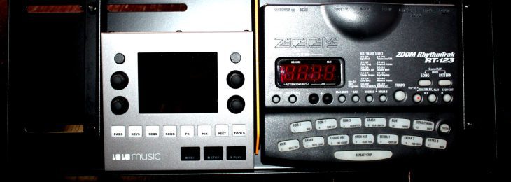 Roadworx Synthesizer Stand Userbild Blackbox und Zoom DrumMaschine RT123