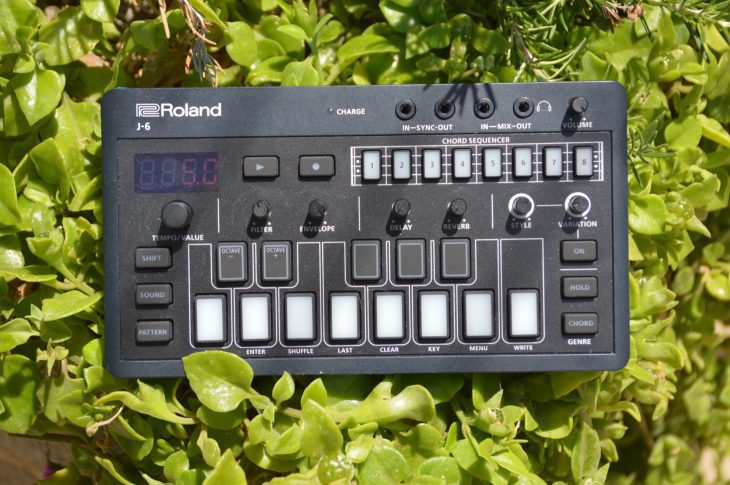 Roland J-6 Chord Synthesizer - In the Jungle