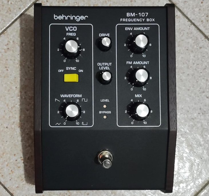 behringer bm-107 frequency box vco pedal top