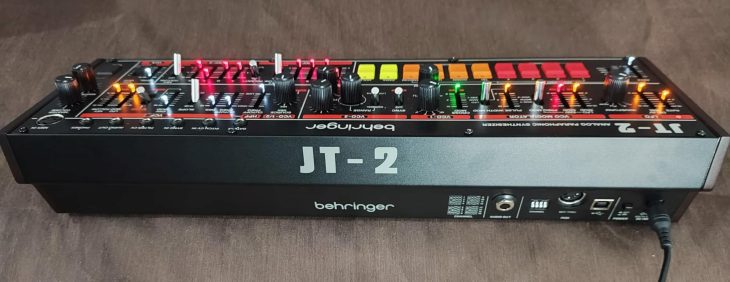 behringer jt-2 analog paraphonic synthesizer rear