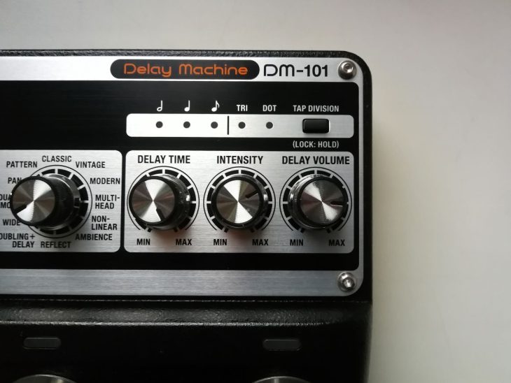 Test: Boss DM-101 Delay Machine, analoges Stereo-Delay