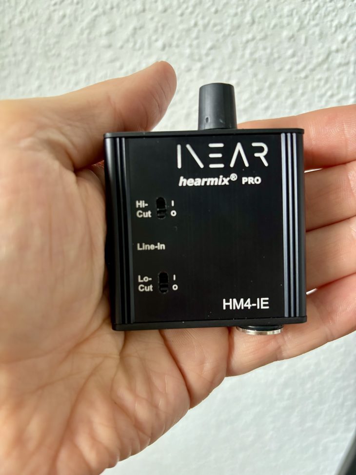 Inear Hearmix Pro in der Hand