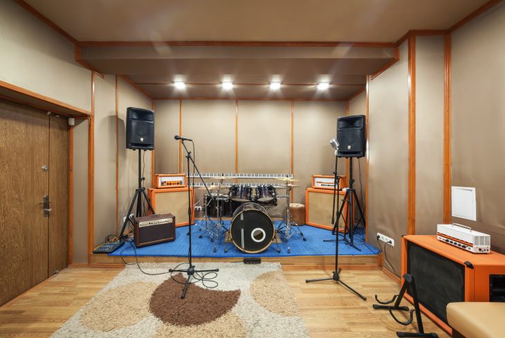 Proberaum Feature Raum mit gehobener Ausstattung Drums Amps PA Mikrofone