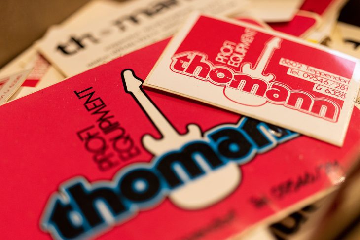 Sticker mit dem damaligen Thomann Logo