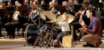 Talent: 3-jähriger Schlagzeuger